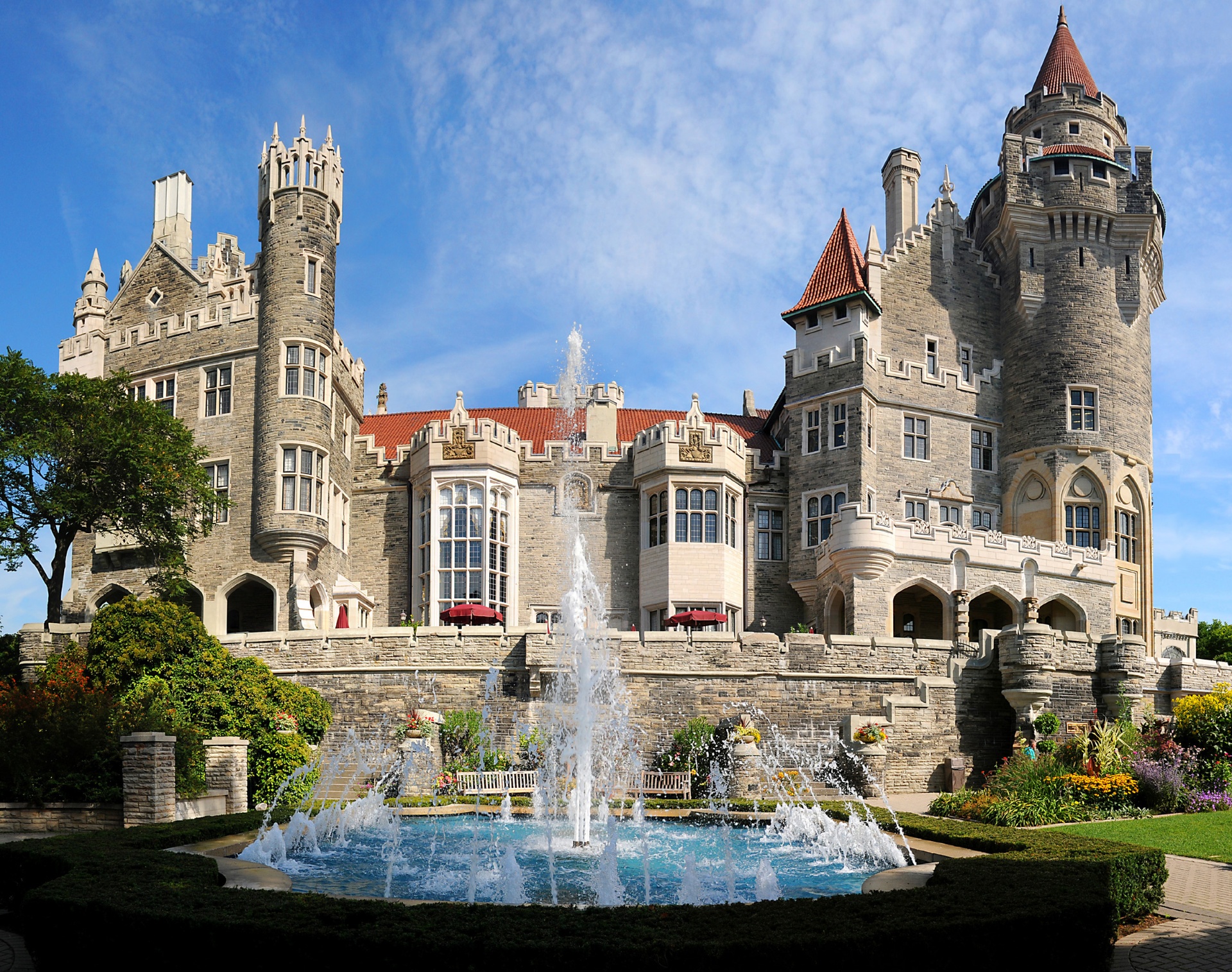 Casa Loma 1